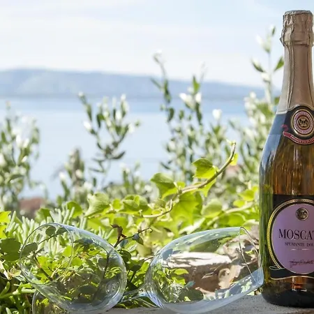 Eastern Paradise Apartment Bol