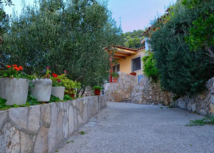 Eastern Paradise Apartment Bol