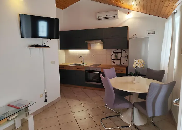 Eastern Paradise Apartment *